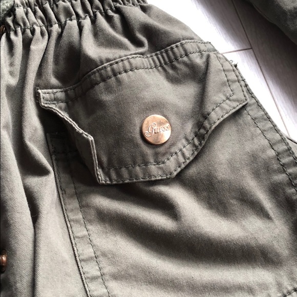 Guess Fall Jacket XS. Waist tightens - Picture 4 of 4